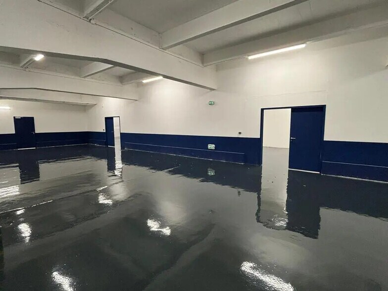 22 Rue Fort Notre Dame, Marseille à louer - Photo de l’immeuble – Image 3 sur 5