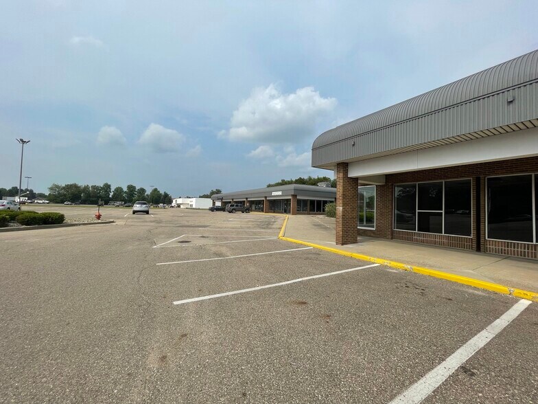 111-281 US 131, Three Rivers, MI à louer - Photo de l’immeuble – Image 3 sur 29