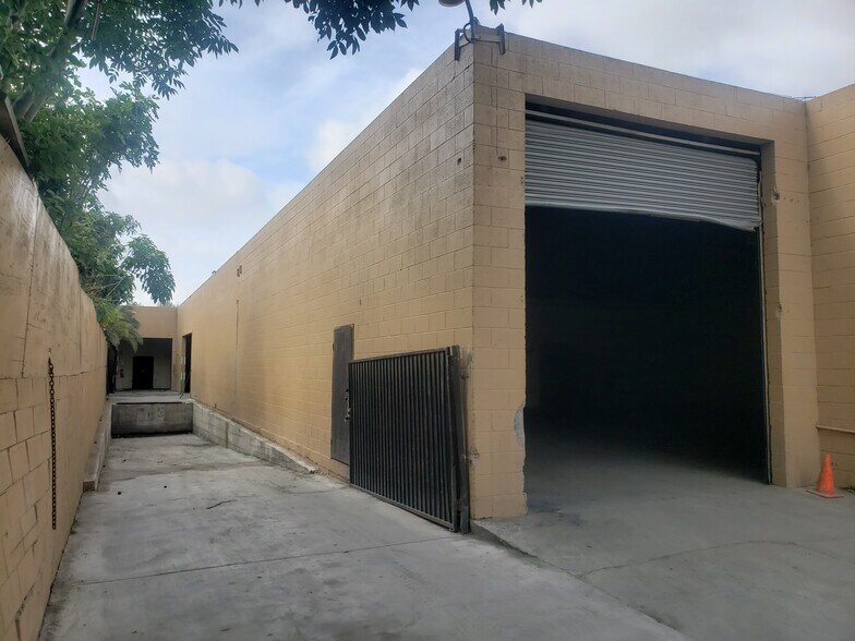 426 E Banning St, Compton, CA à louer - Photo de l’immeuble – Image 3 sur 13