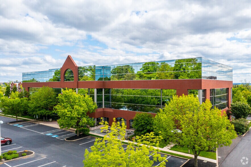 301 E Germantown Pike, East Norriton Township, PA à louer - Photo de l’immeuble – Image 3 sur 29