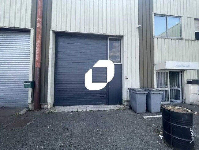 Plus de détails pour Local d’activités à vendre