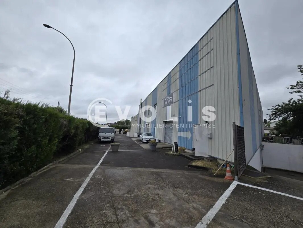 Local d’activités dans Morangis à louer Photo de l’immeuble– Image 1 sur 9