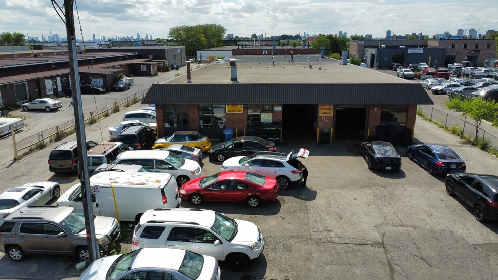 122 Manville Rd, Toronto, ON à vendre - Photo de l’immeuble – Image 1 sur 27