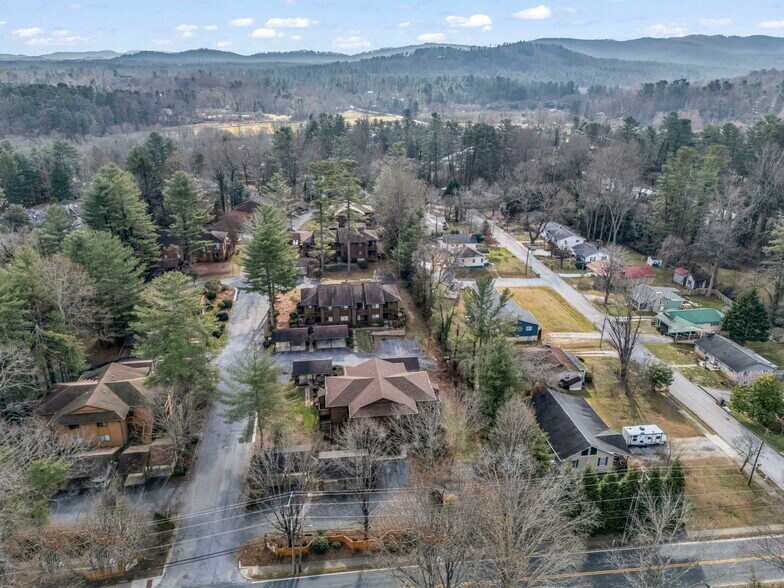 520 Courtwood Ln, Hendersonville, NC à vendre - Aérien – Image 3 sur 28