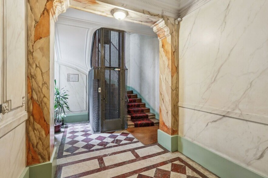 17 Rue Bergère, Paris à louer - Hall d’entrée – Image 2 sur 8