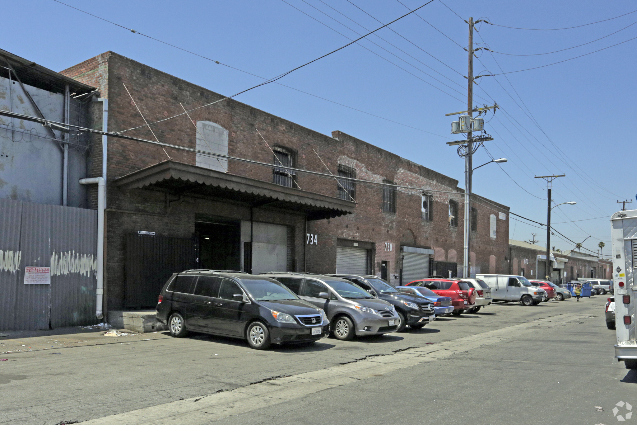 734 E 62nd St, Los Angeles, CA à louer Photo de l’immeuble– Image 1 sur 9