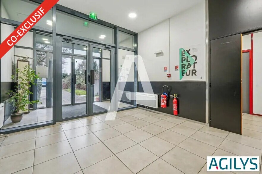 Local d'activités dans Saclay à vendre - Photo de l’immeuble – Image 2 sur 12