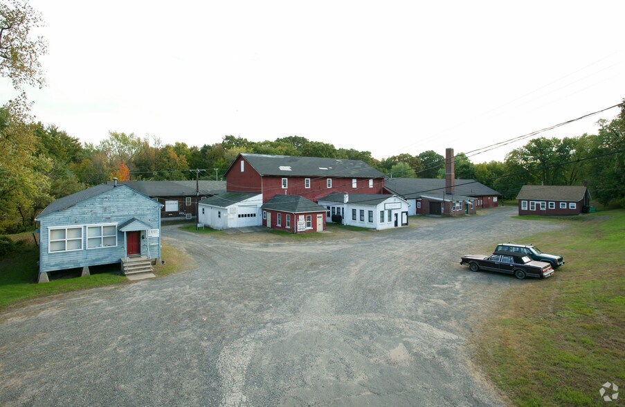 141 Summer St, Plantsville, CT à louer - Photo de l’immeuble – Image 3 sur 10