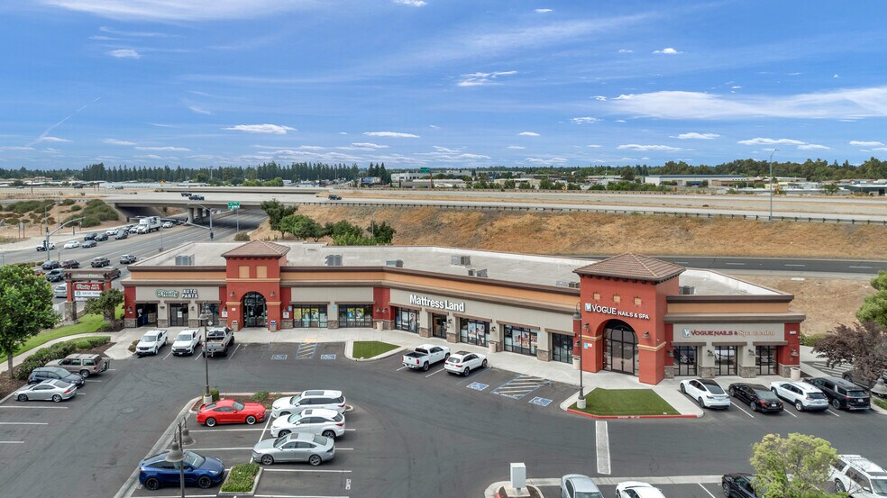 739-779 Herndon Ave, Clovis, CA à louer - Photo de l’immeuble – Image 2 sur 20