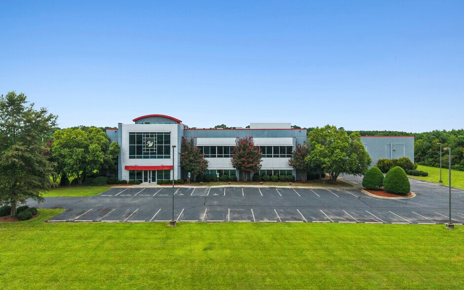104 Commercial Ave, Mount Olive, NC à vendre - Photo de l’immeuble – Image 1 sur 16