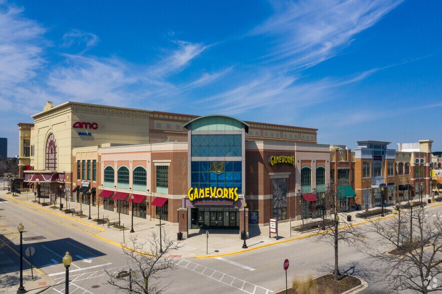 601 N Martingale Rd, Schaumburg, IL à louer - Photo de l’immeuble – Image 3 sur 23