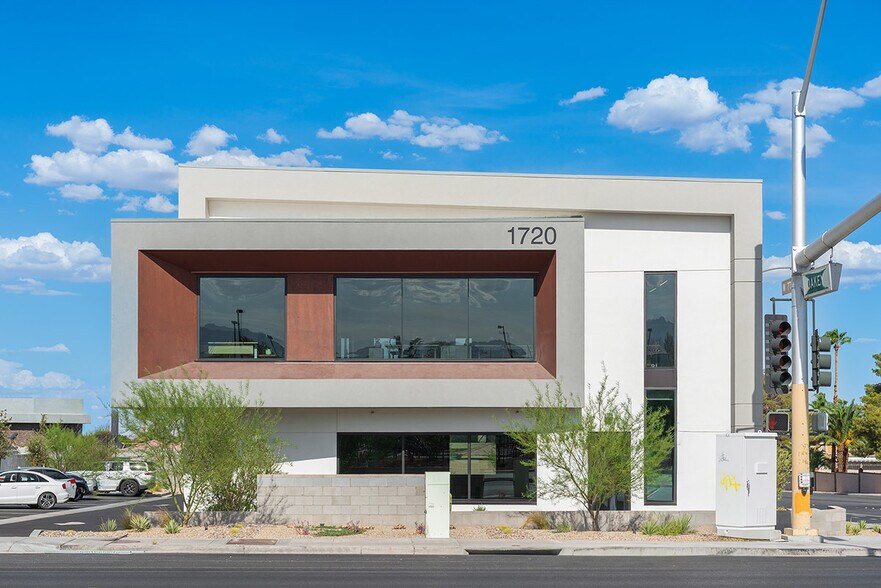 1720 S Buffalo Dr, Las Vegas, NV à louer - Photo de l’immeuble – Image 2 sur 3
