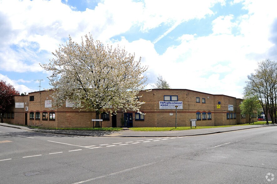 17-19 Albert Dr, Burgess Hill à louer - Photo de l’immeuble – Image 3 sur 6