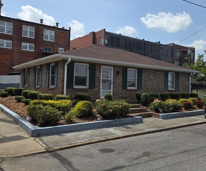 515 Willow St, Springfield, TN à louer - Photo de l’immeuble – Image 1 sur 5