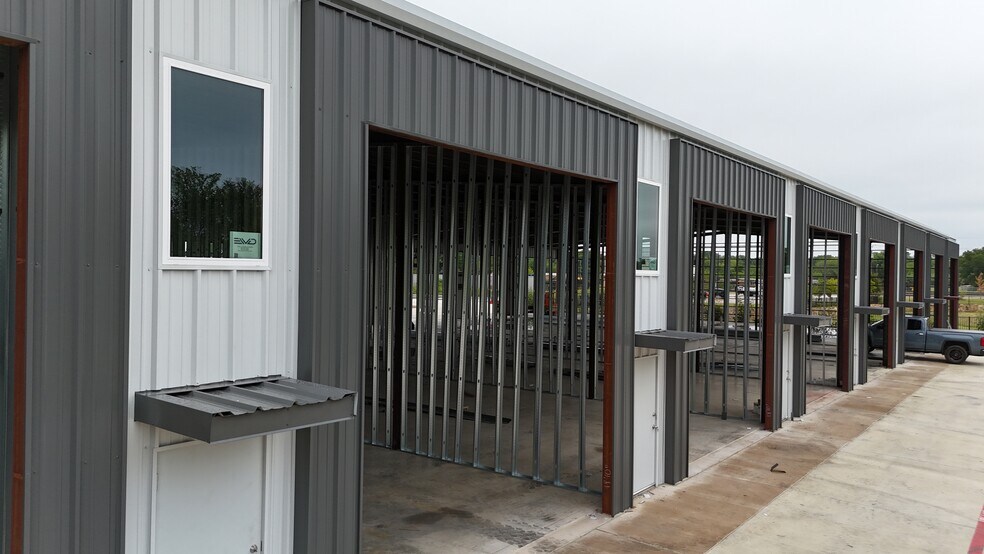 S Railroad St, Lewisville, TX à vendre - Photo de l’immeuble – Image 1 sur 12