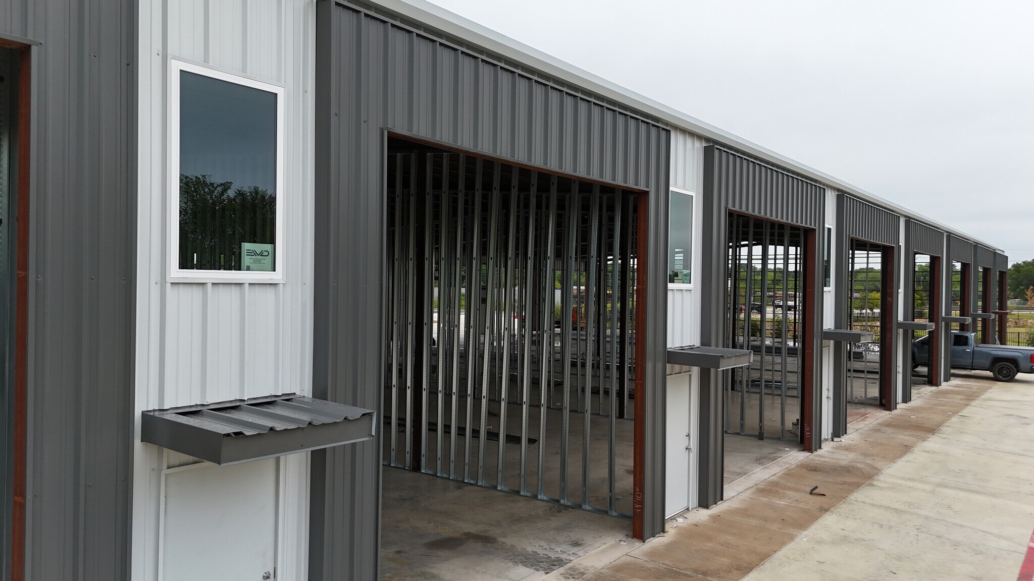 S Railroad St, Lewisville, TX à vendre Photo de l’immeuble– Image 1 sur 13