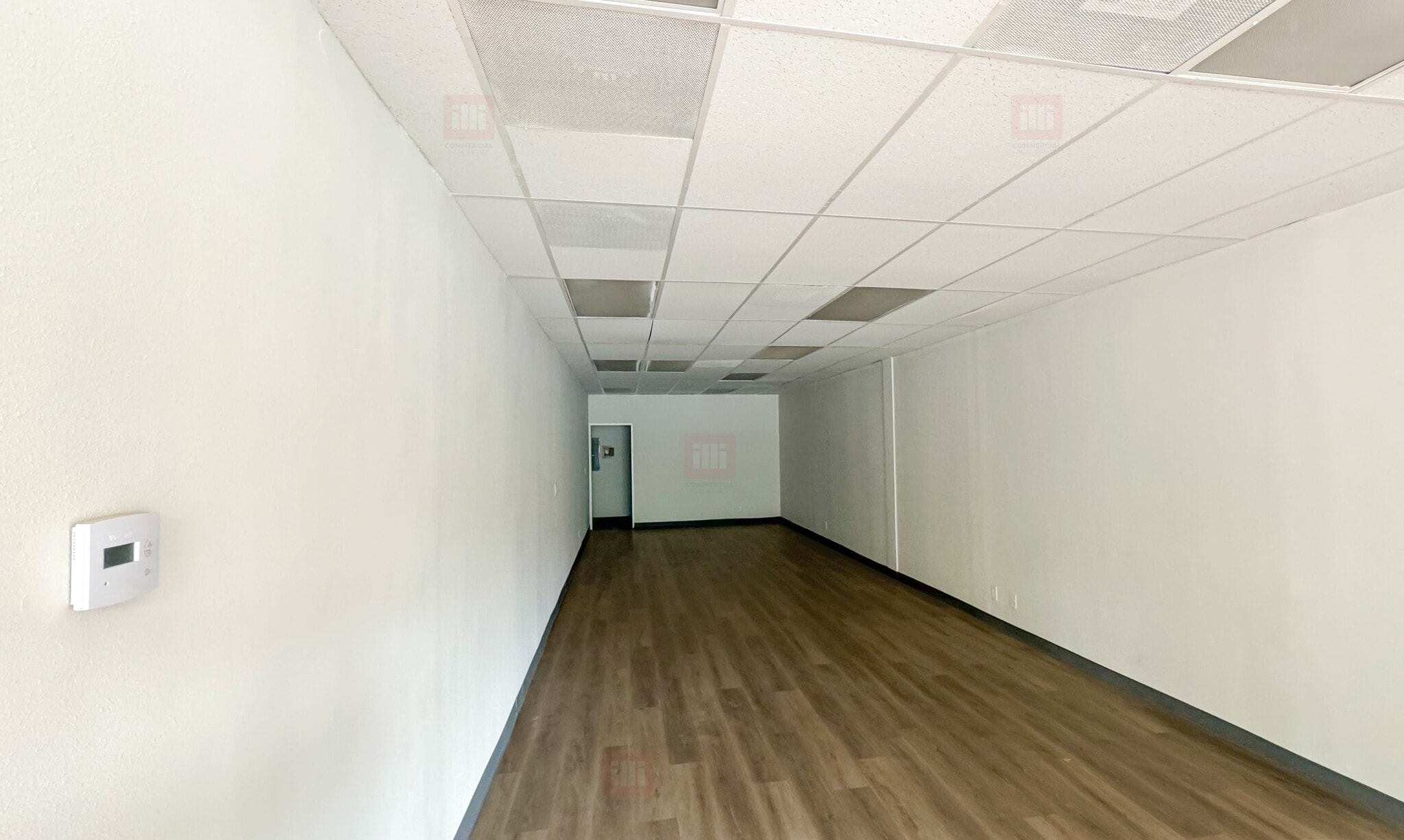 20812 Ventura Blvd, Woodland Hills, CA à louer Photo intérieure– Image 1 sur 2