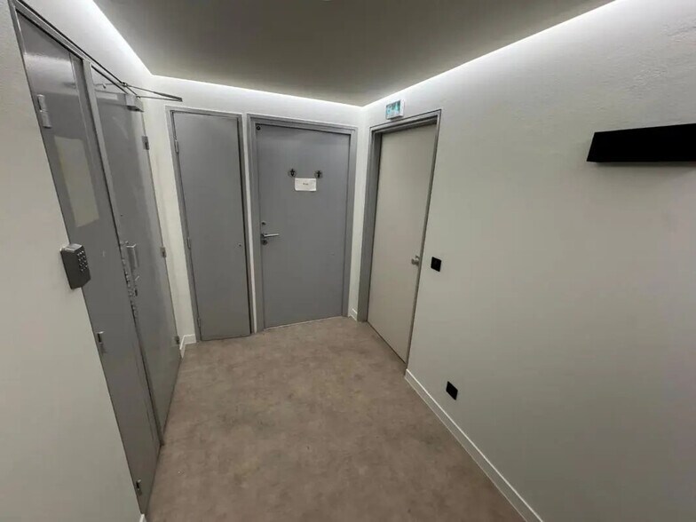 Bureau dans Versailles à louer - Photo de l’immeuble – Image 3 sur 18