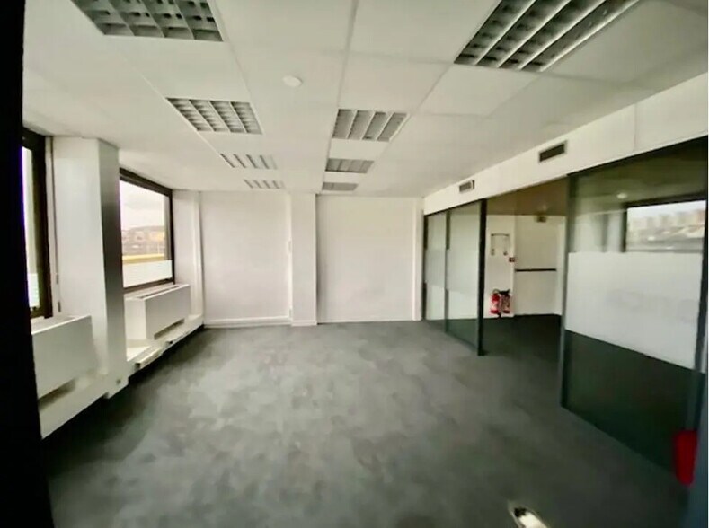 Bureau dans Saint-Cloud à vendre - Photo de l’immeuble – Image 2 sur 8