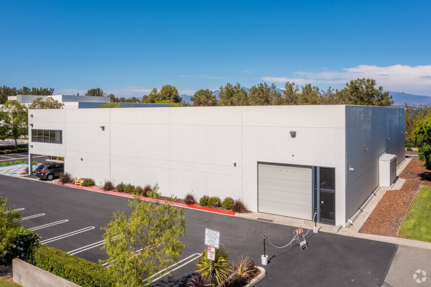 75 Argonaut, Aliso Viejo, CA à louer - Photo de l’immeuble – Image 3 sur 12