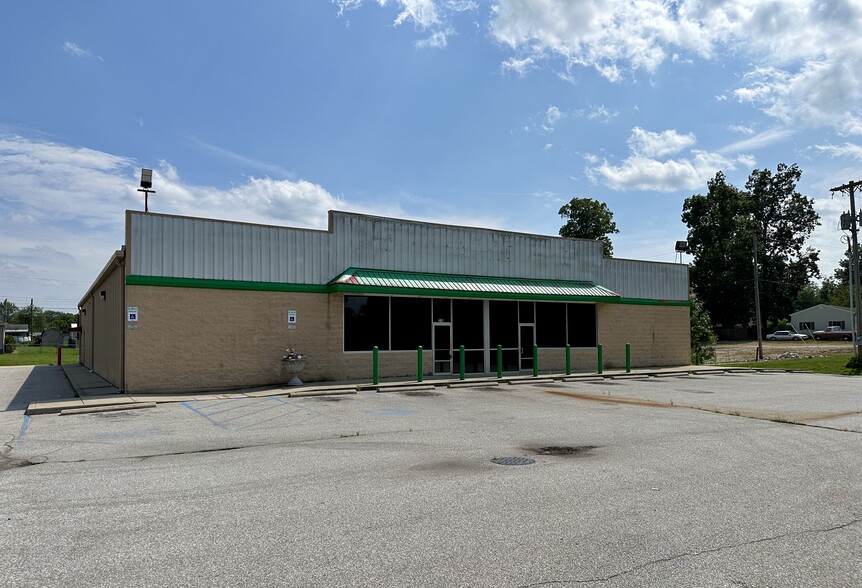 216 Colonels Way W, Henryville, IN à vendre - Photo de l’immeuble – Image 3 sur 9