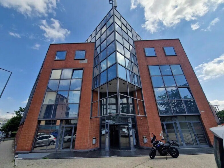 Industriel/Logistique dans Cergy à louer - Photo de l’immeuble – Image 1 sur 14