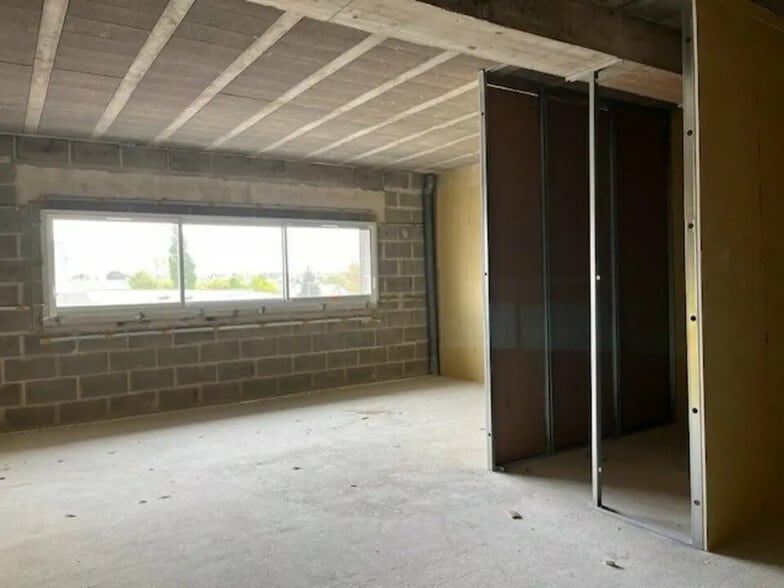 Bureau dans Theix-Noyalo à louer - Photo intérieure – Image 1 sur 2