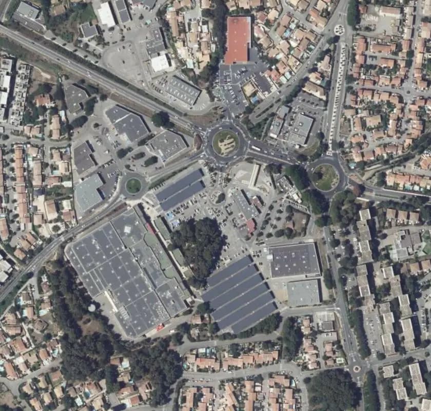 Local commercial dans Istres à louer Photo principale– Image 1 sur 4