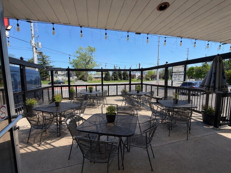 547 Ontario St, St Catharines, ON à louer - Photo de l’immeuble – Image 3 sur 11
