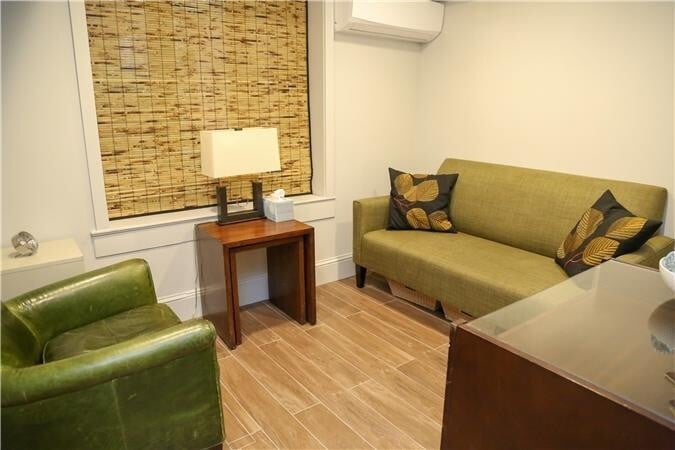 214 E 70th St, New York, NY 10021 - Lot B2 - - Photo intérieure - Image 2 of 5
