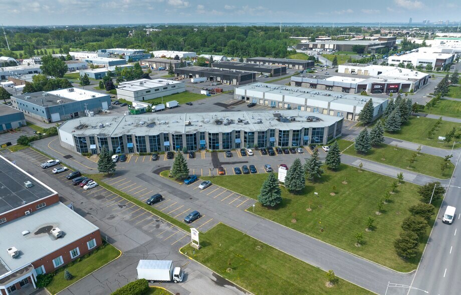 3650 Boul Matte, Brossard, QC à louer - Photo de l’immeuble – Image 2 sur 7