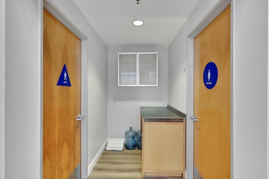 4690 Duckhorn Dr, Sacramento, CA à vendre - Photo de l’immeuble – Image 3 sur 18