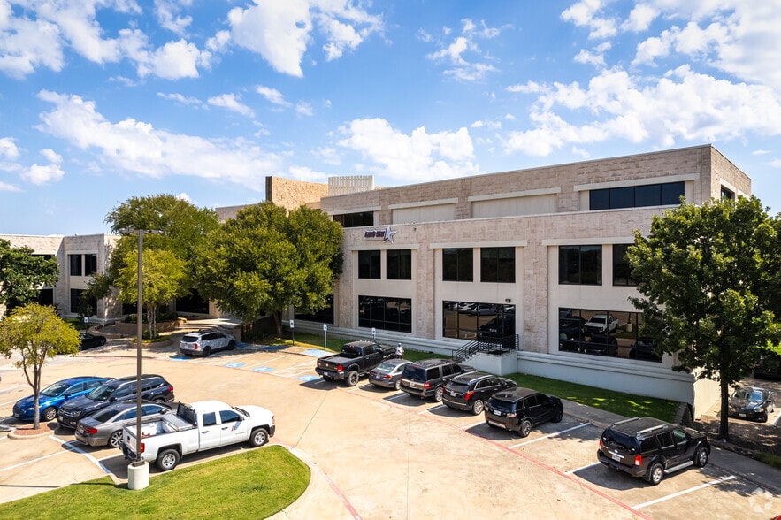 5700 W Plano Pky, Plano, TX à louer - Photo de l’immeuble – Image 1 sur 6