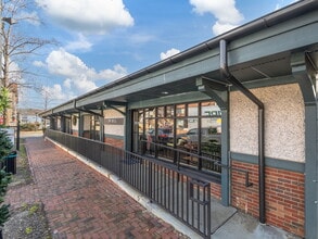 1 All Souls Crescent, Asheville, NC à louer Photo intérieure– Image 2 sur 11