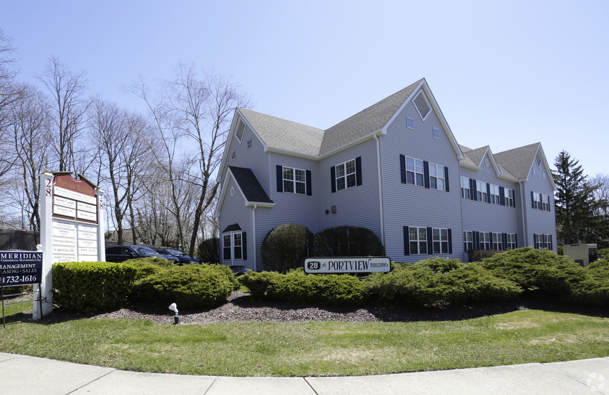 28 N Country Rd, Mount Sinai, NY à louer Photo principale– Image 1 sur 16