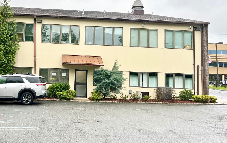 621-623 Eagle Rock Ave, West Orange, NJ à louer - Photo de l’immeuble – Image 2 sur 10