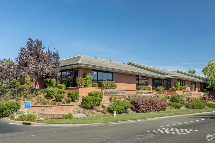 3840 El Dorado Hills Blvd, El Dorado Hills, CA à louer - Photo de l’immeuble – Image 1 sur 6