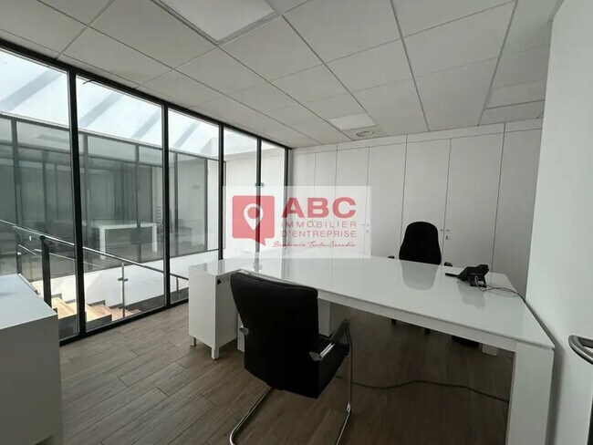 Plus de détails pour Bureau à louer