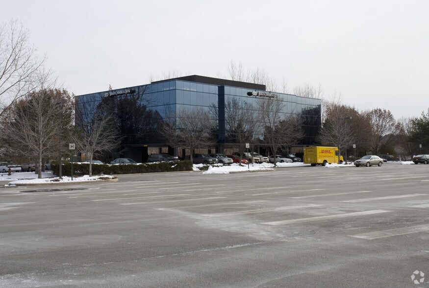 2 Sears Dr, Paramus, NJ à vendre - Photo de l’immeuble – Image 3 sur 17