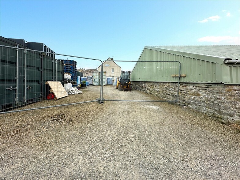 W&D Ross Hardware Store & Paint Spectrum portefeuille de 2 biens à vendre sur LoopNet.fr - Photo de l’immeuble – Image 3 sur 7