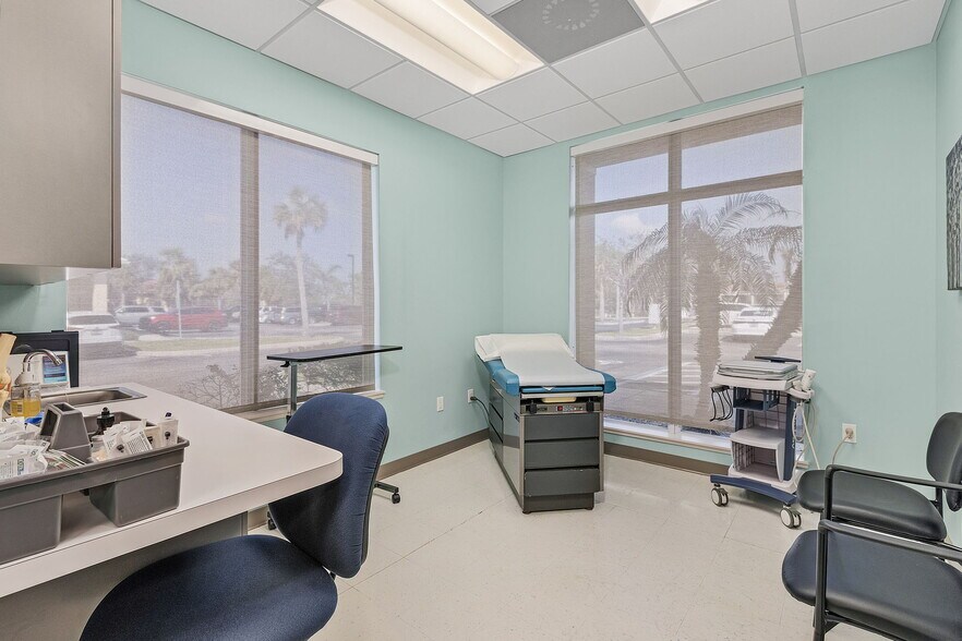 9705 Commerce Center Ct, Fort Myers, FL à vendre - Photo intérieure – Image 3 sur 14