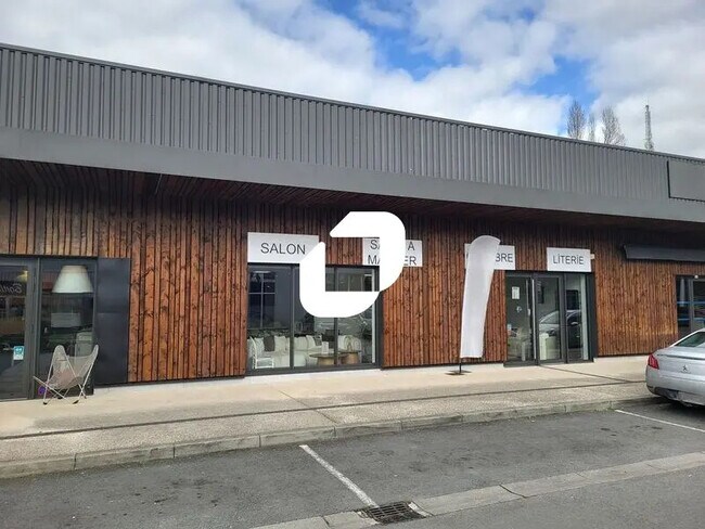 Plus de détails pour Local commercial à louer