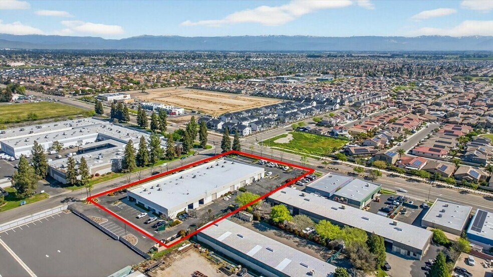2695 N Fowler Ave, Fresno, CA à louer - Photo de l’immeuble – Image 2 sur 38