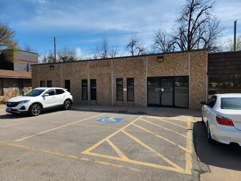 1152 NW Cache Rd, Lawton, OK à louer - Photo de l’immeuble – Image 2 sur 16