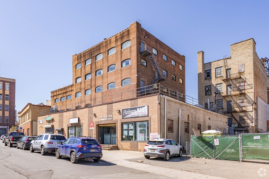 208-214 Commerce Pl, Elizabeth, NJ à louer - Photo de l’immeuble – Image 3 sur 7