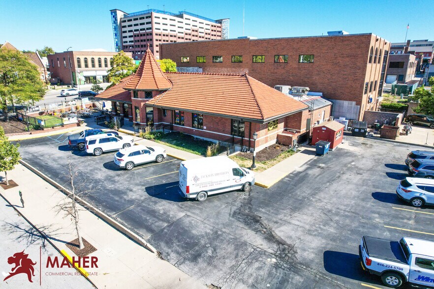 402 E Broadway, Columbia, MO à vendre - Photo de l’immeuble – Image 2 sur 12