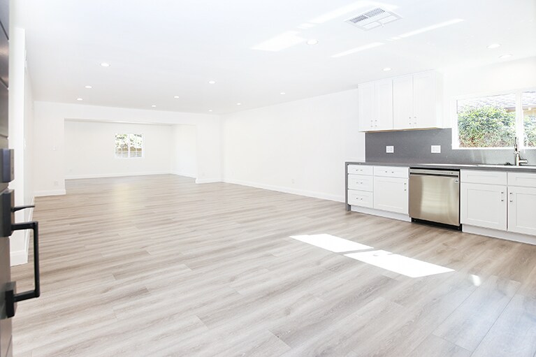 8540 Calvin Ave, Northridge, CA à vendre - Photo de l’immeuble – Image 3 sur 28