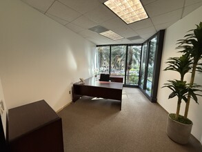 2020 Main St, Irvine, CA à louer Photo intérieure– Image 2 sur 8