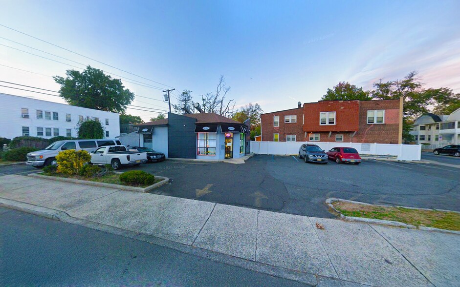 275 Sanford St, East Orange, NJ à vendre - Photo de l’immeuble – Image 1 sur 2