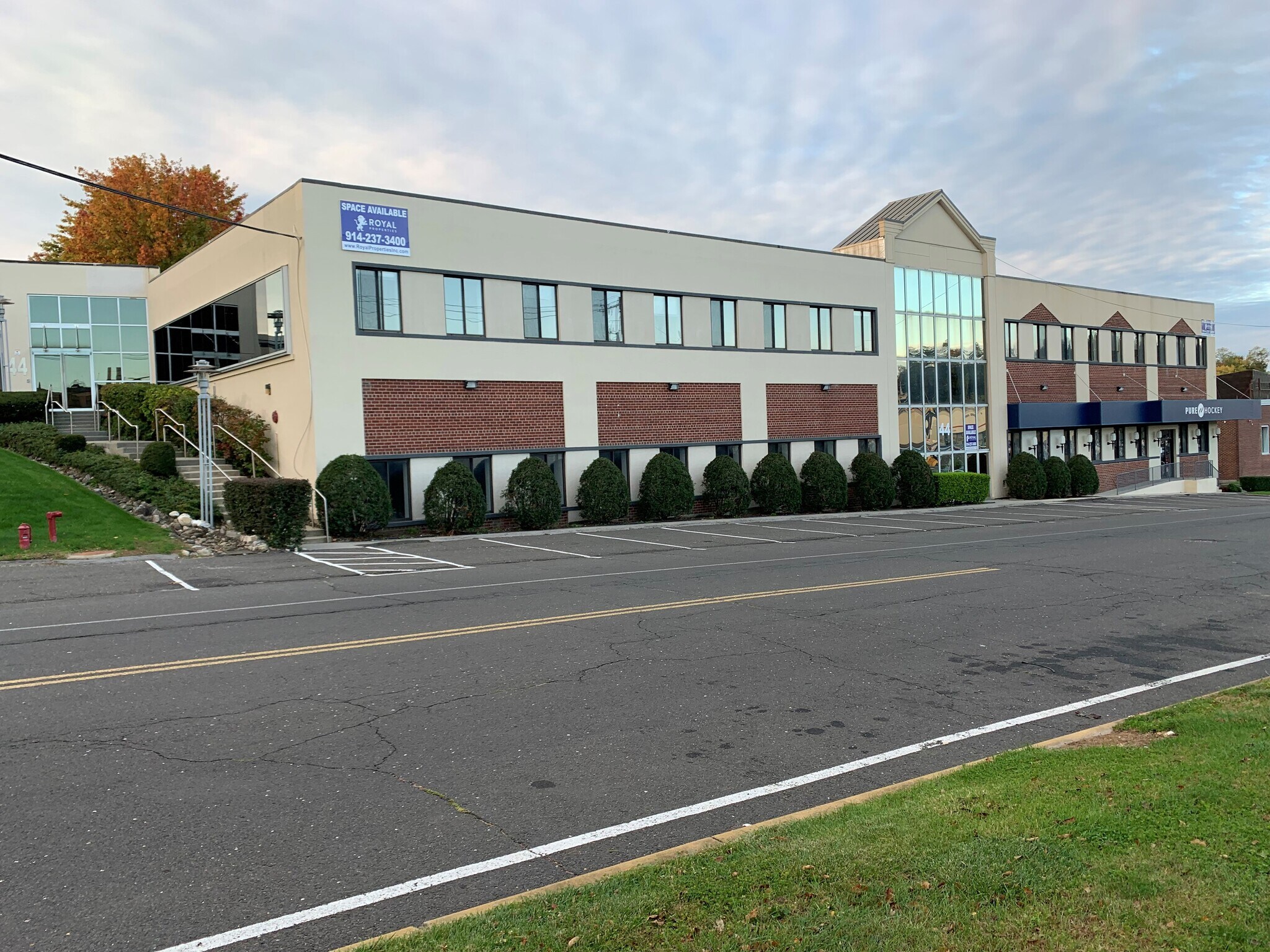 44 Commerce Rd, Stamford, CT à louer Photo principale– Image 1 sur 8